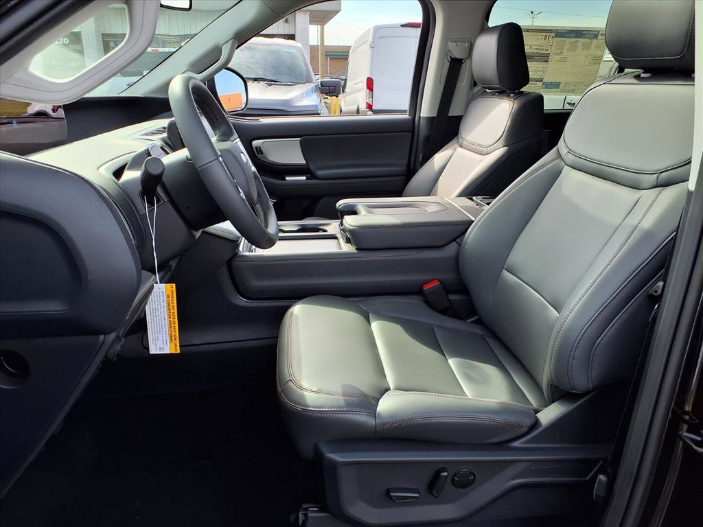 New 2025 Ford Expedition Active image 4