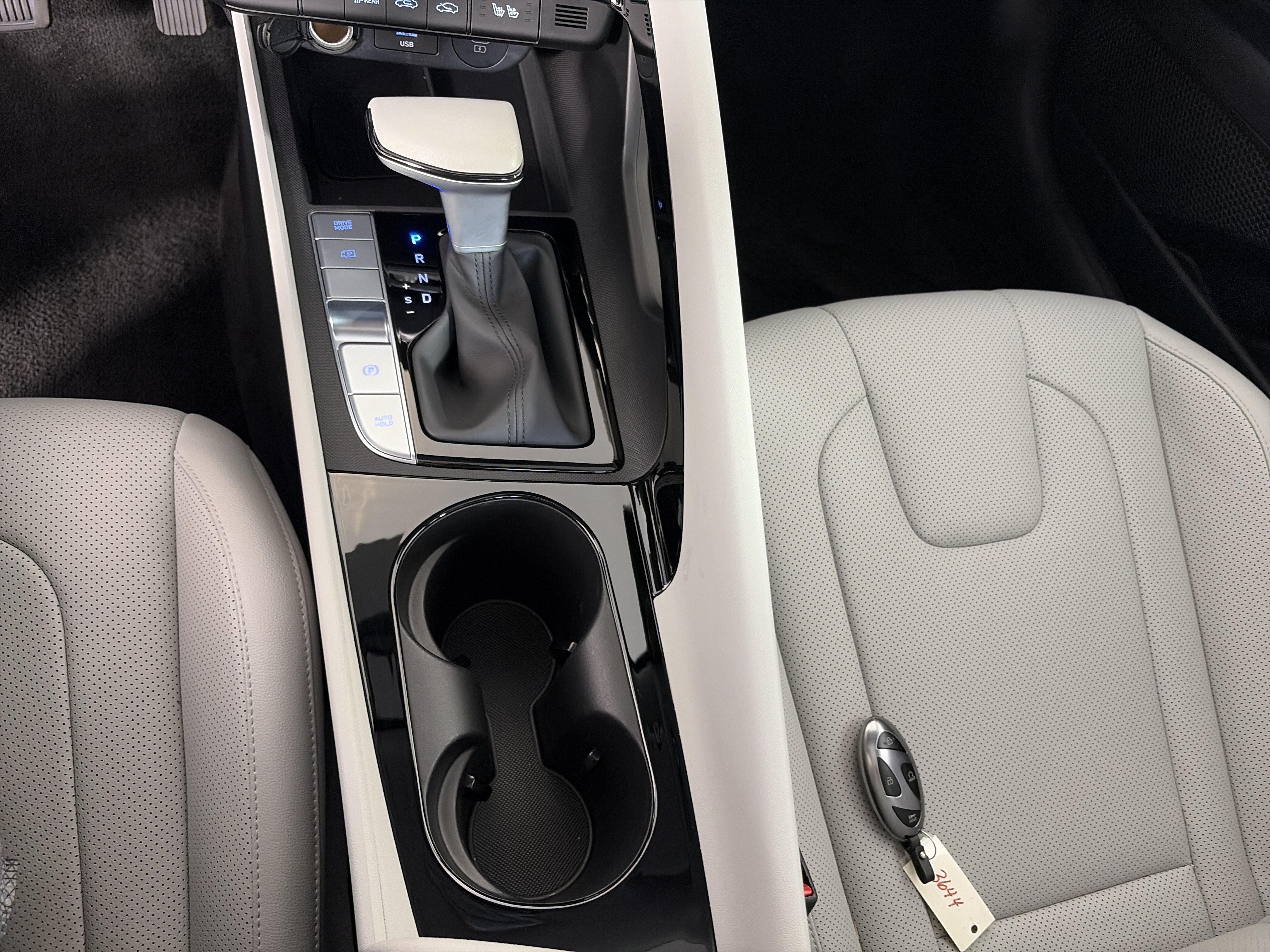 New 2025 Hyundai Elantra Limited FWD image 31