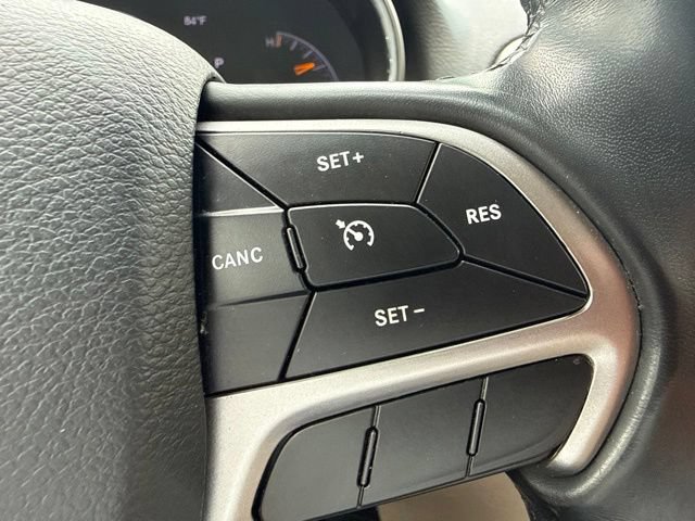 Used 2021 Jeep Grand Cherokee Laredo AWD/4WD image 17