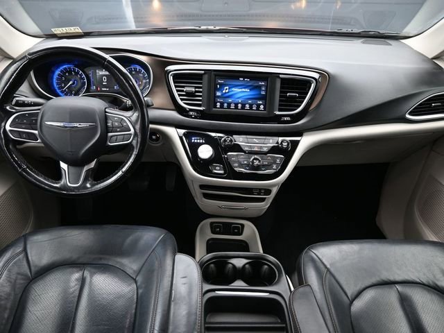 Used 2019 Chrysler Pacifica Touring-L image 25