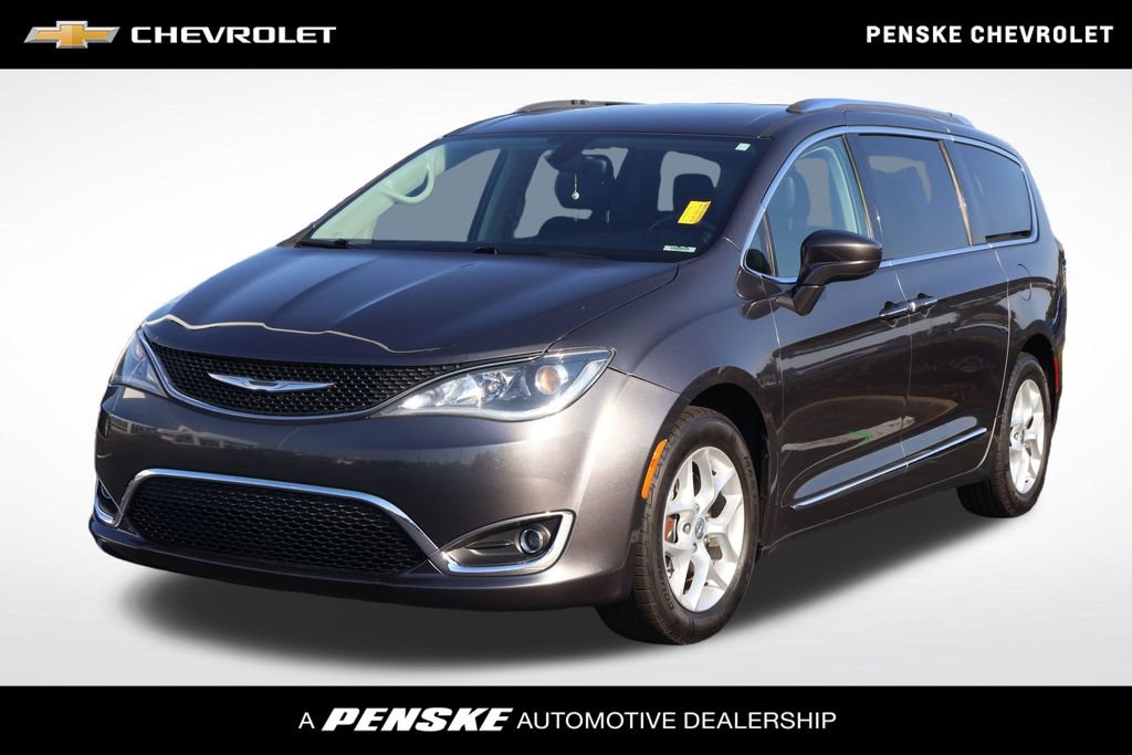 Used 2017 Chrysler Pacifica Touring-L Plus FWD video 1
