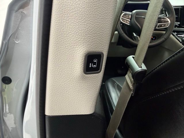 Used 2024 Chrysler Pacifica Touring-L image 20