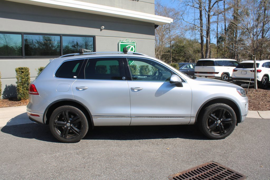 Used 2017 Volkswagen Touareg Wolfsburg Edition image 3