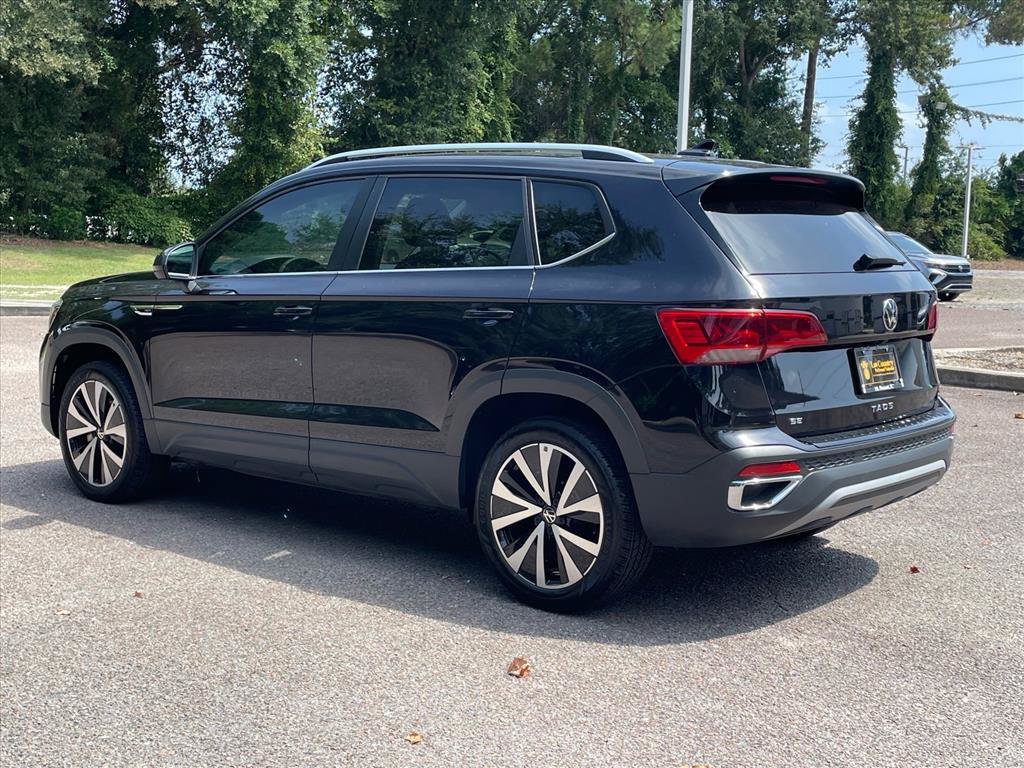 Used 2024 Volkswagen Taos SE w/ Panoramic Sunroof Package FWD image 27