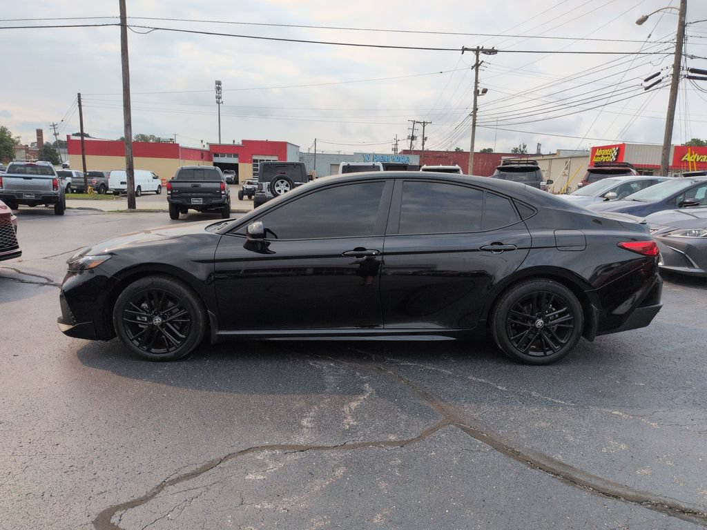 Used 2025 Toyota Camry SE FWD image 2