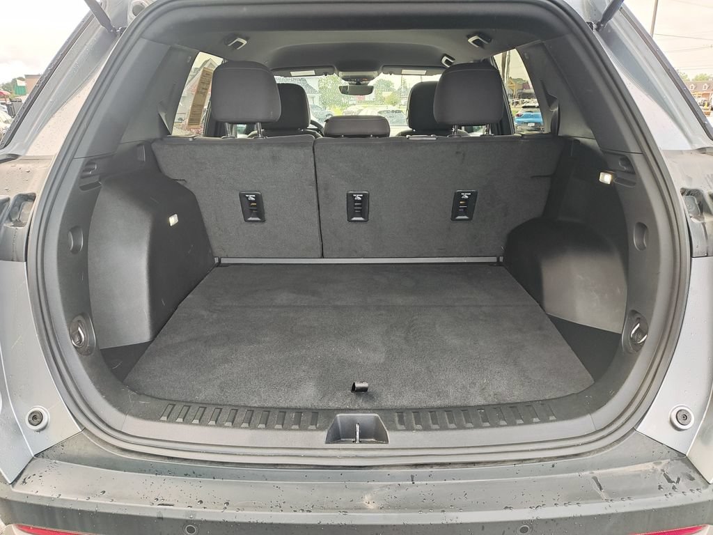 Used 2025 Chevrolet Equinox LT w/ Safety and Technology Package FWD image 9