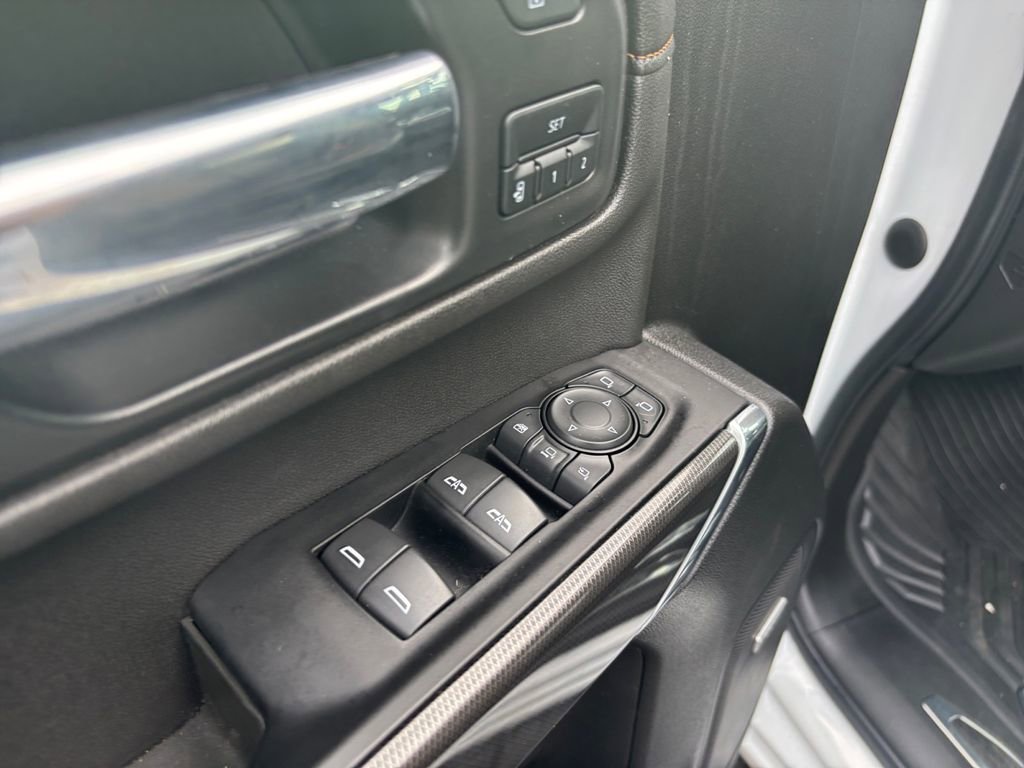 Used 2022 GMC Sierra 3500 AT4 w/ AT4 Preferred Package image 24