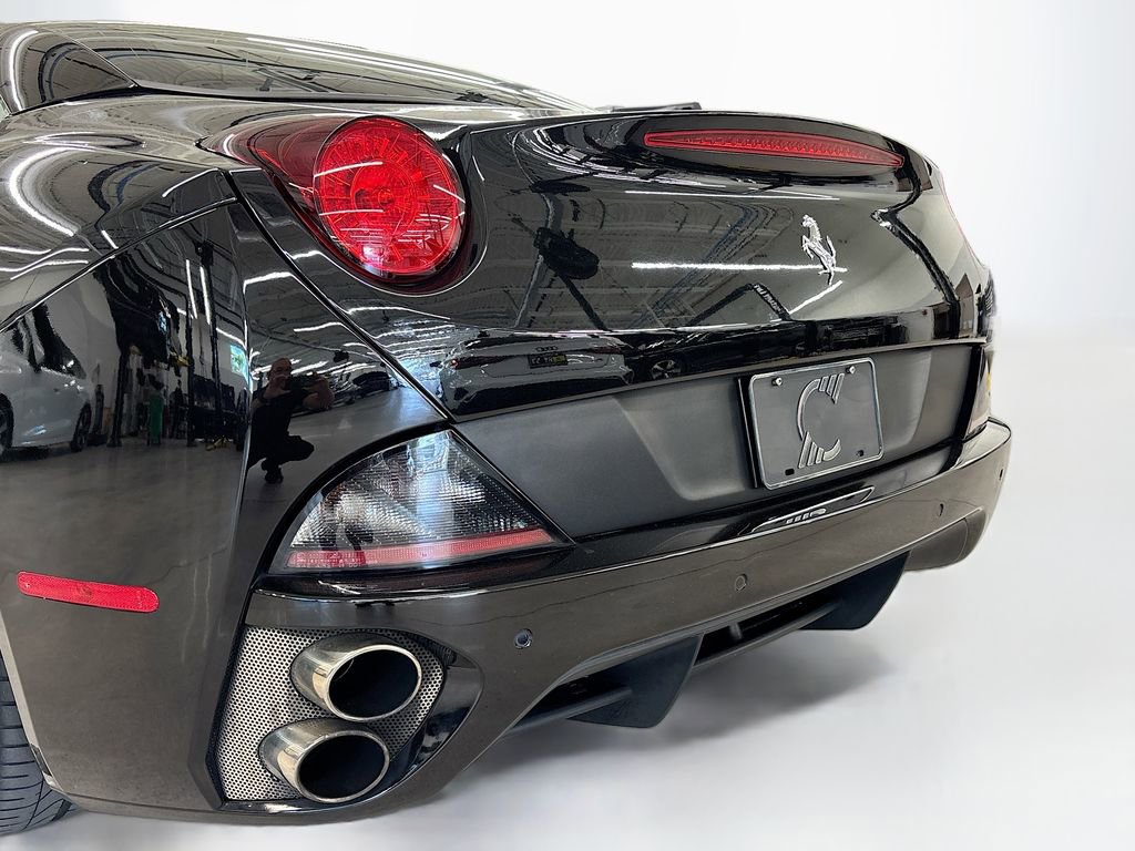 Used 2014 Ferrari California image 25
