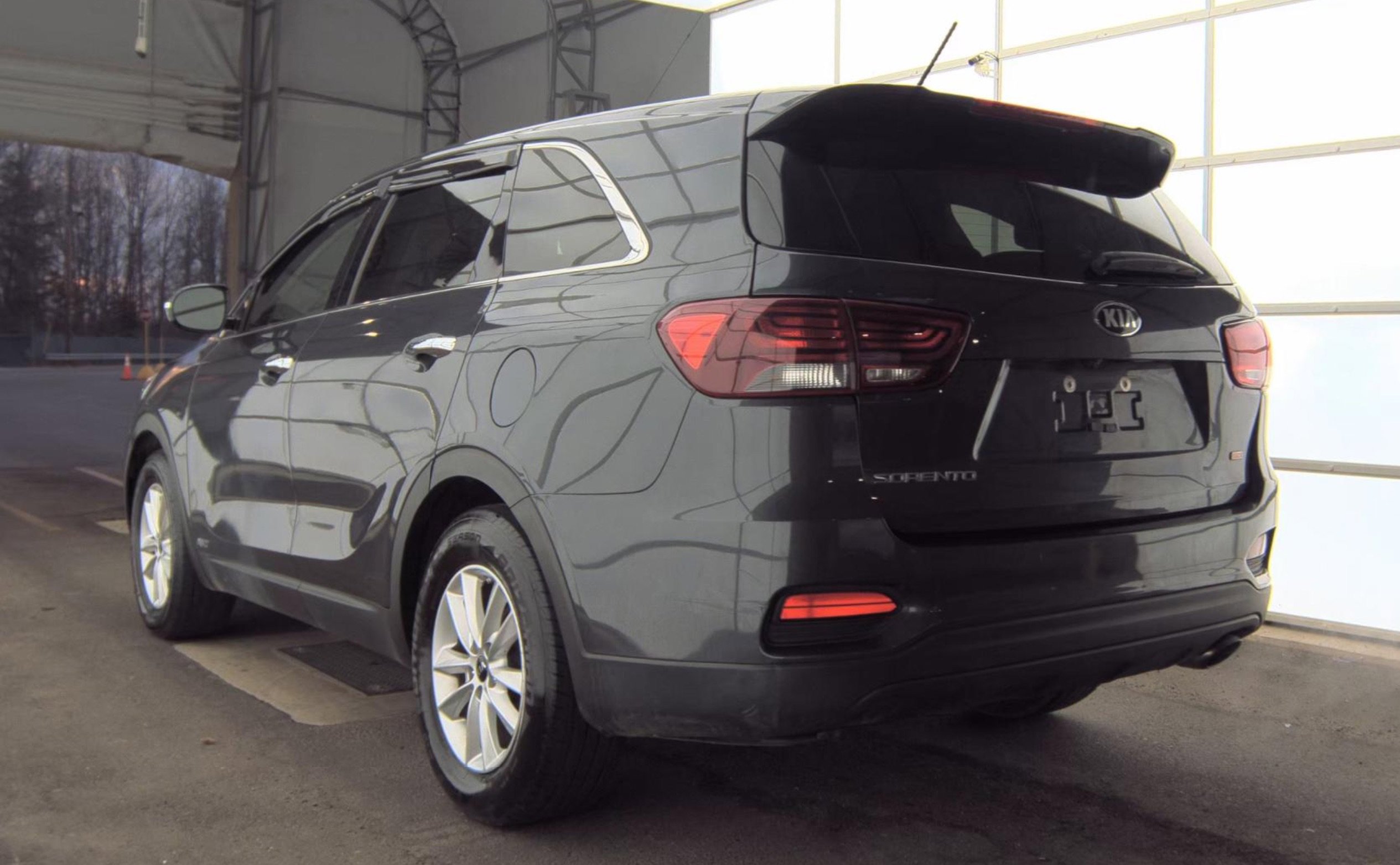 Used 2019 Kia Sorento LX image 5