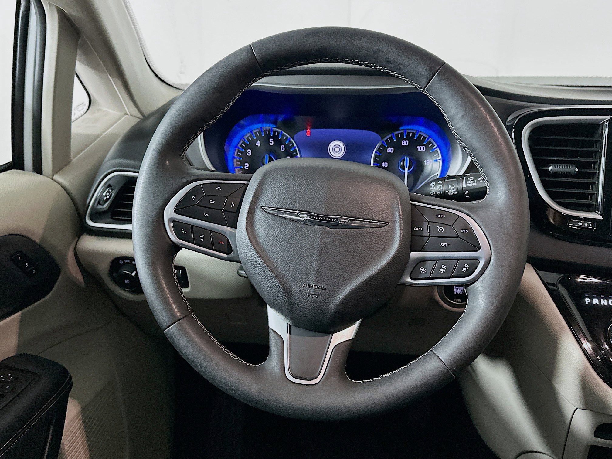 Used 2024 Chrysler Pacifica Touring-L FWD image 18
