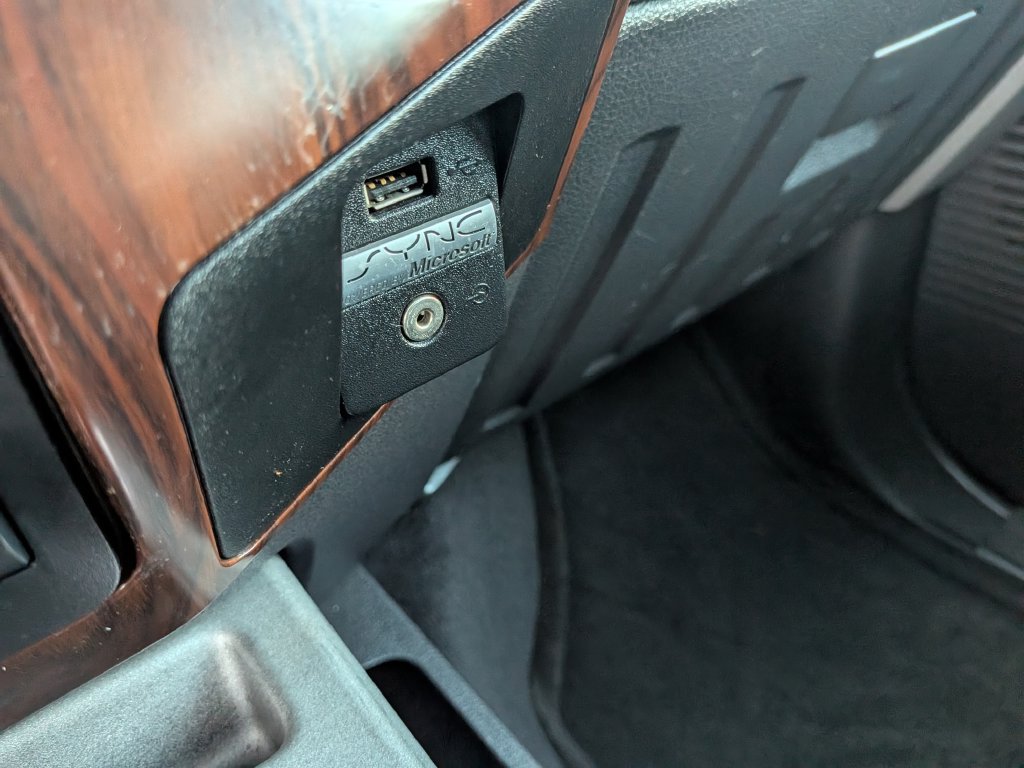 Used 2012 Ford F350 Lariat w/ Lariat Ultimate Pkg AWD/4WD image 37