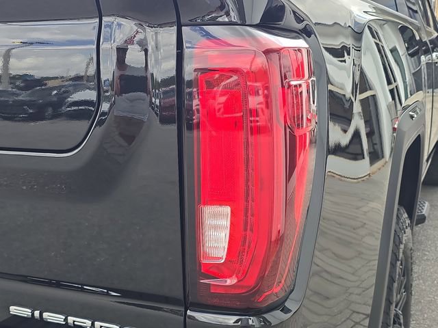 Certified 2022 GMC Sierra 2500 Denali w/ Denali Black Diamond Edition image 8