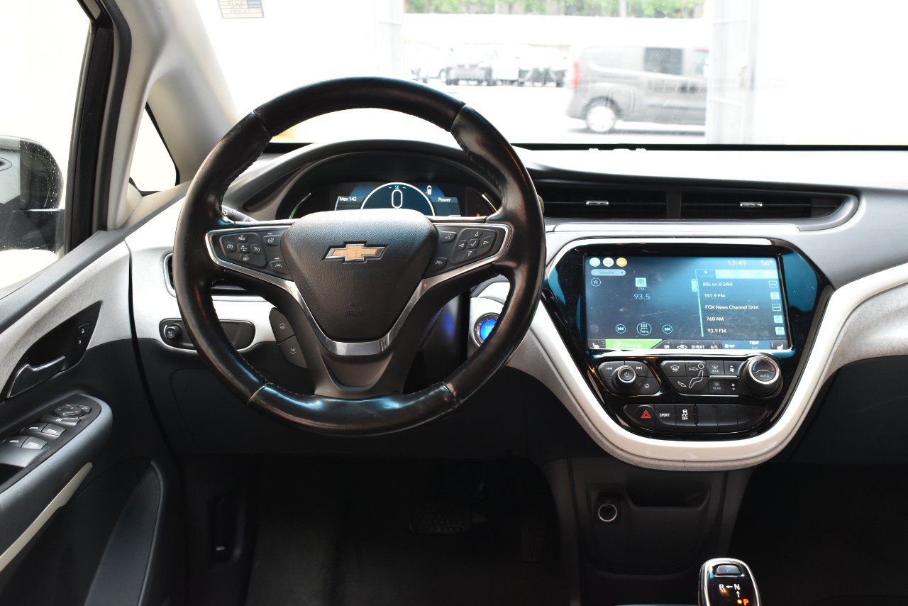 Used 2020 Chevrolet Bolt Premier w/ Infotainment Package FWD image 25
