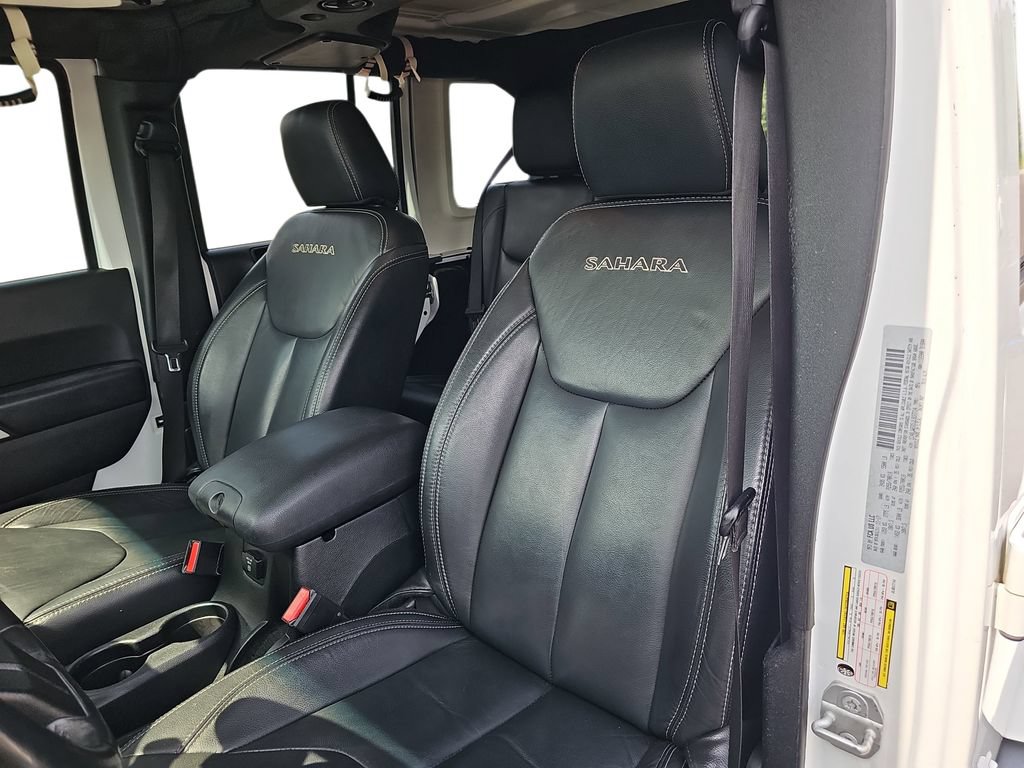 Used 2018 Jeep Wrangler Unlimited Sahara w/ Connectivity Group AWD/4WD image 15