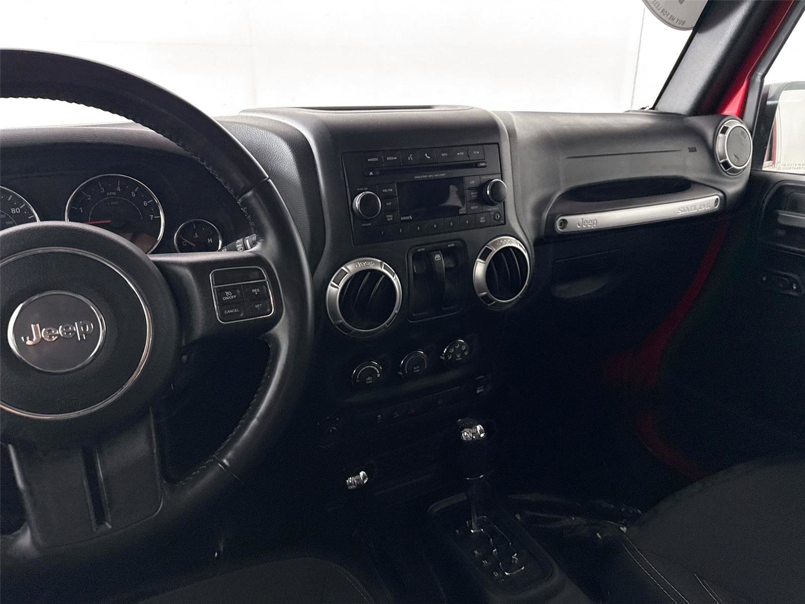 Used 2017 Jeep Wrangler Sahara w/ Connectivity Group image 27