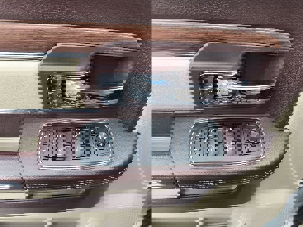 Used 2015 RAM 1500 Laramie image 13