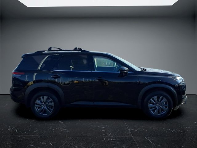 Used 2024 Nissan Pathfinder SV w/ Black Appearance Package AWD/4WD image 11