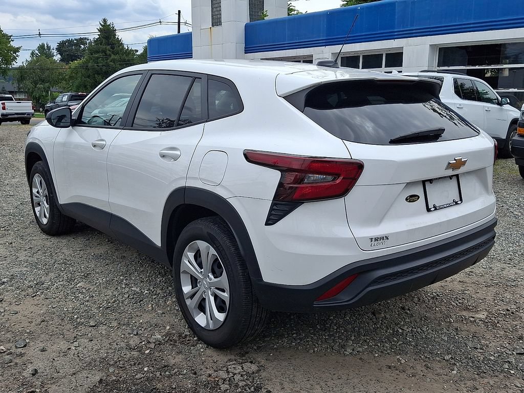 Used 2024 Chevrolet Trax LS FWD image 6