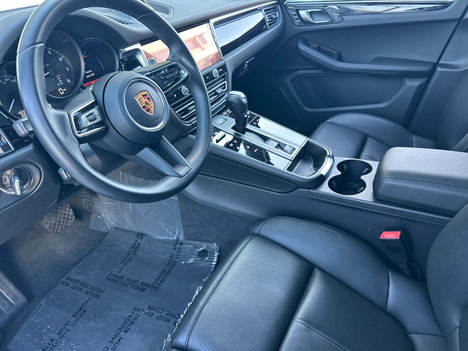 Certified 2026 Porsche Macan AWD/4WD image 5