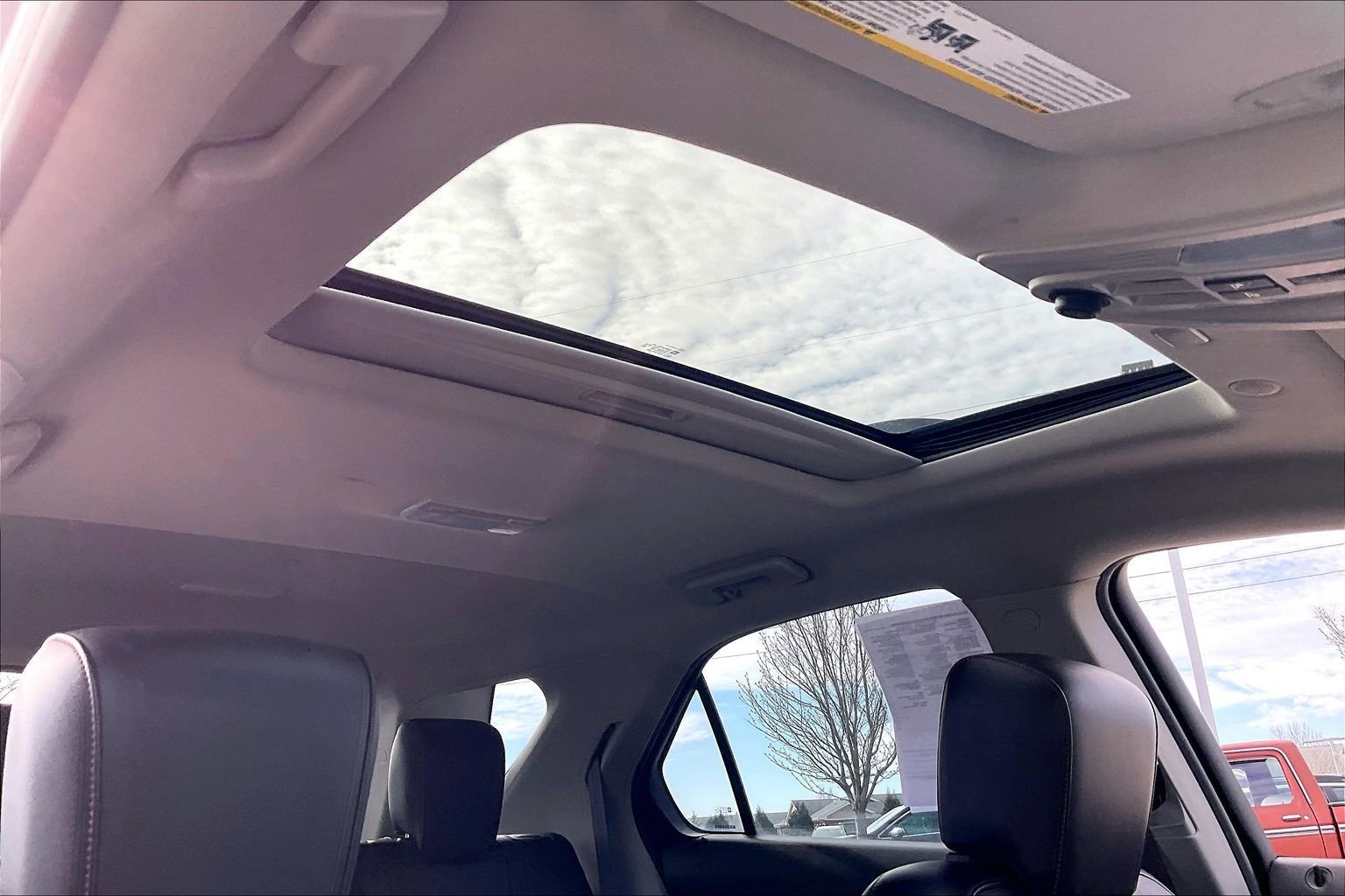 Used 2017 Chevrolet Equinox Premier w/ Enhanced Convenience Package image 16