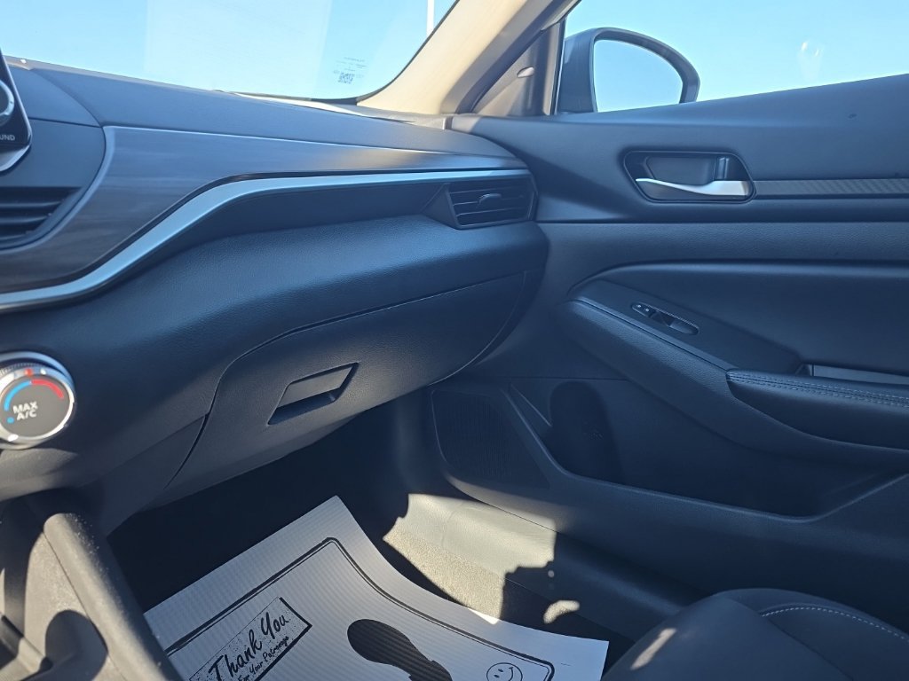 Used 2025 Nissan Altima 2.5 SV FWD image 18