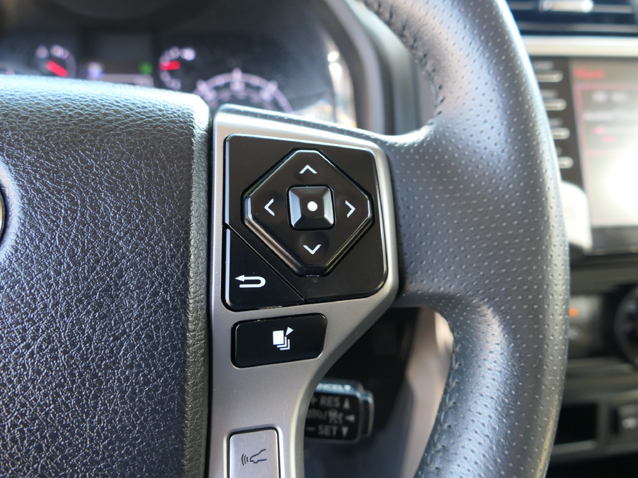 Used 2022 Toyota 4Runner SR5 Premium AWD/4WD image 14