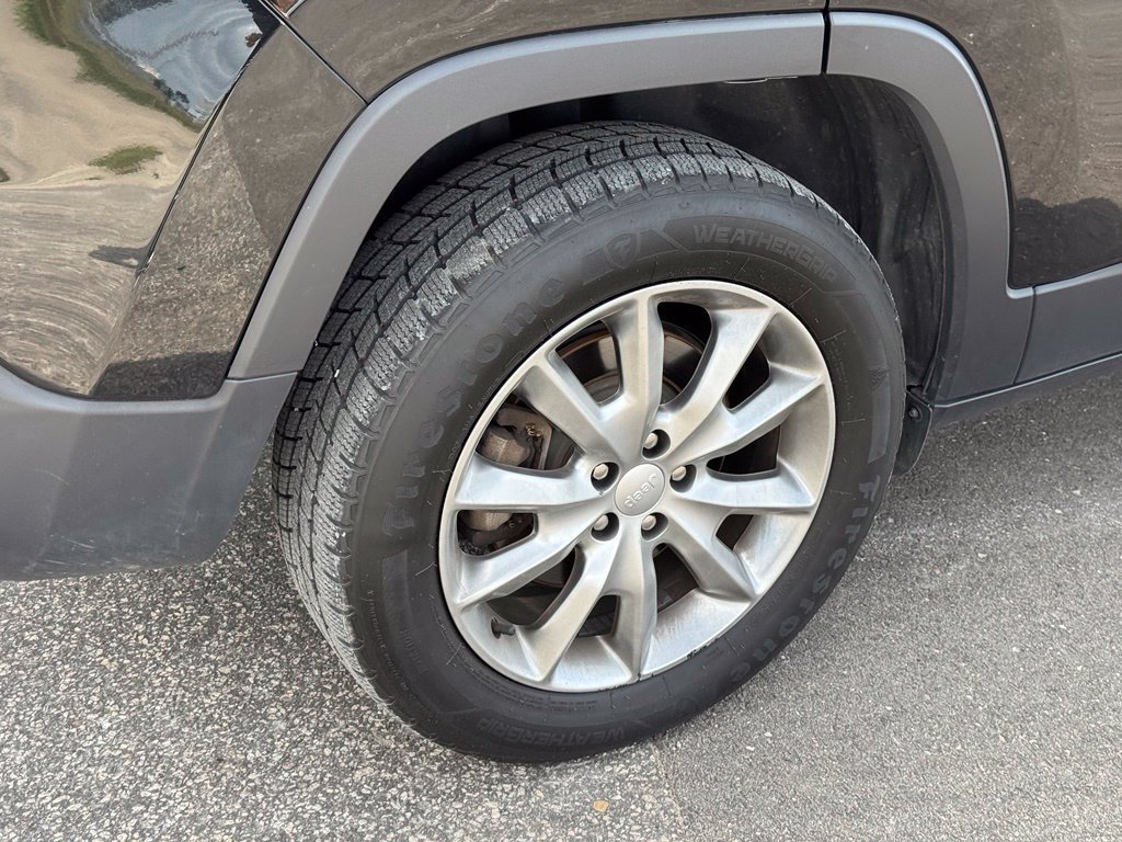 Used 2018 Jeep Cherokee Limited AWD/4WD image 39