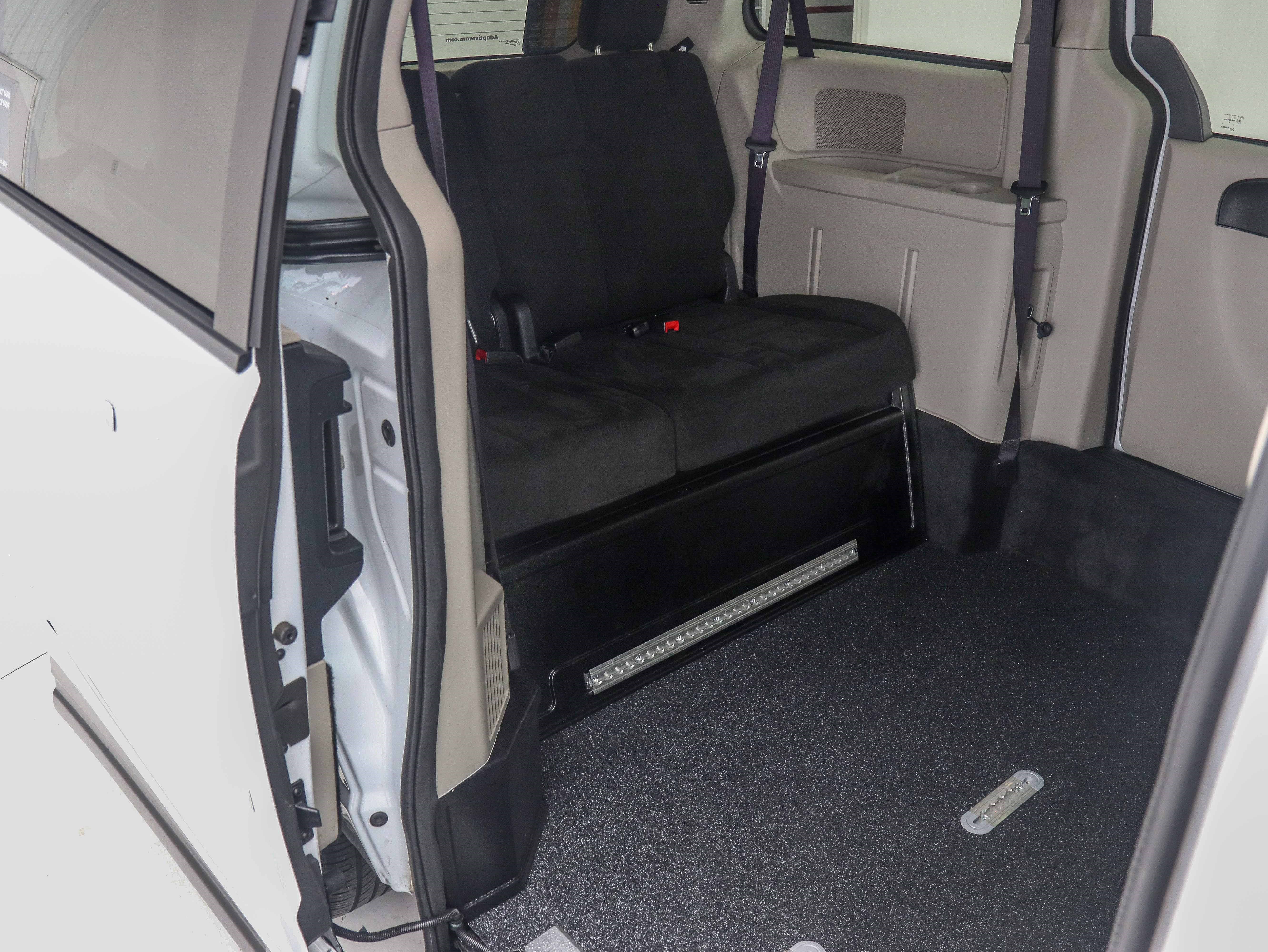 Used 2016 Dodge Grand Caravan SXT w/ UConnect Hands-Free Group image 17