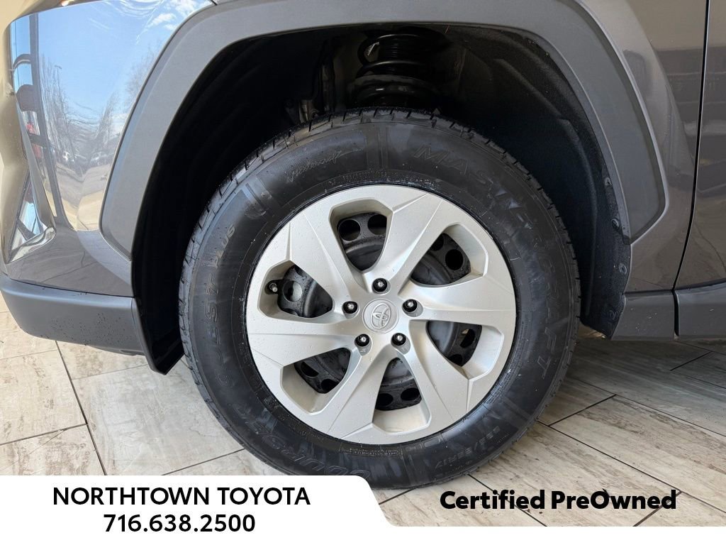 Used 2022 Toyota RAV4 LE AWD/4WD image 6