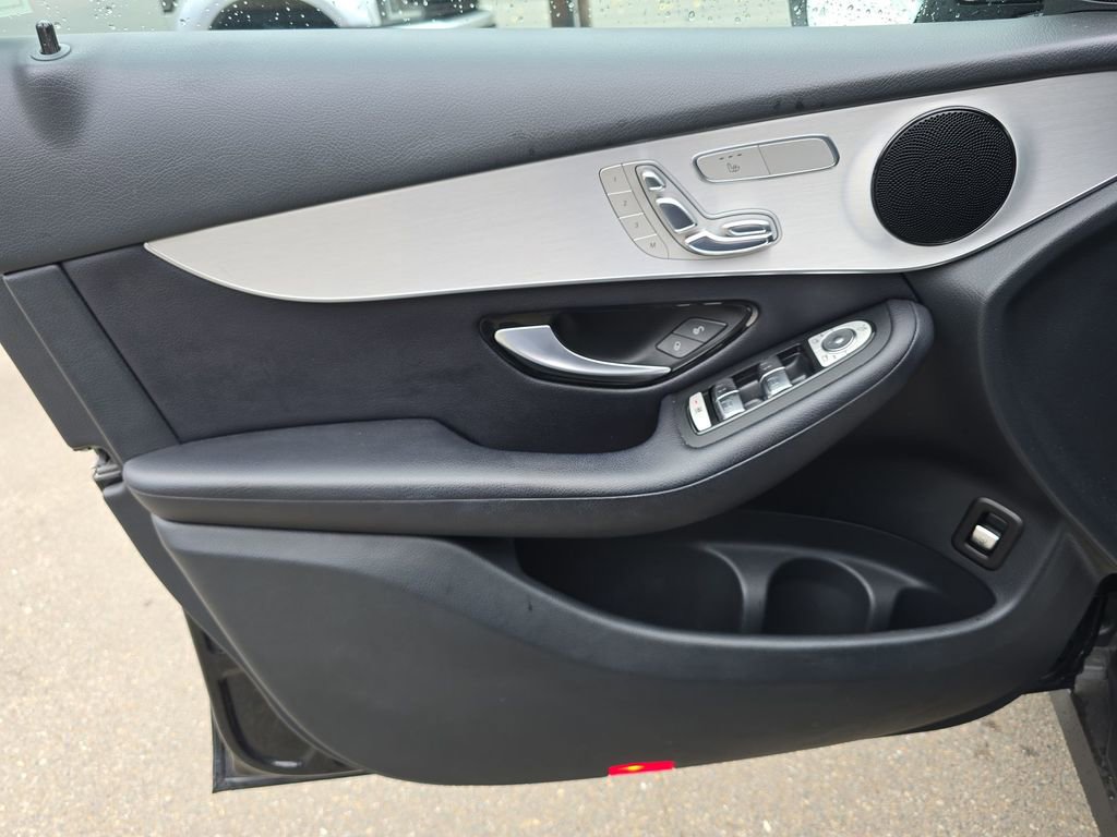 Used 2019 Mercedes-Benz GLC 300 4MATIC image 25