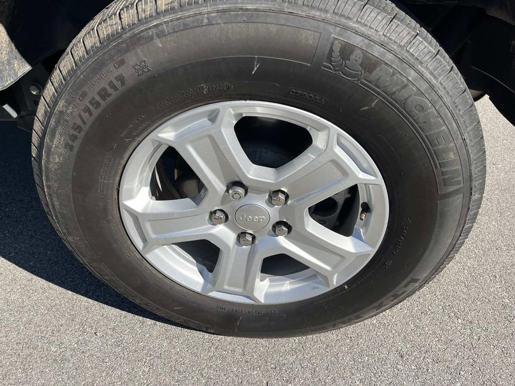 Used 2023 Jeep Wrangler Sport S image 11