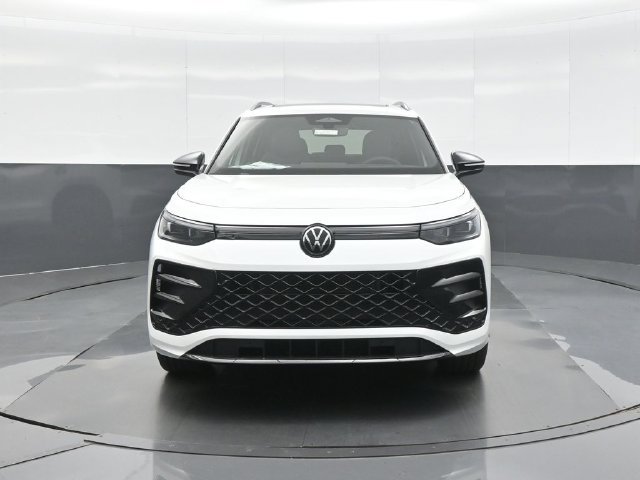 New 2026 Volkswagen Tiguan SE R-Line AWD/4WD image 2