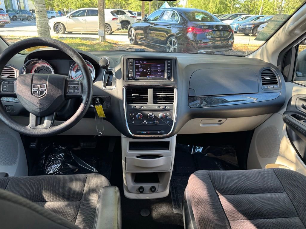 Used 2018 Dodge Grand Caravan SE w/ UConnect Hands-Free Group FWD image 10