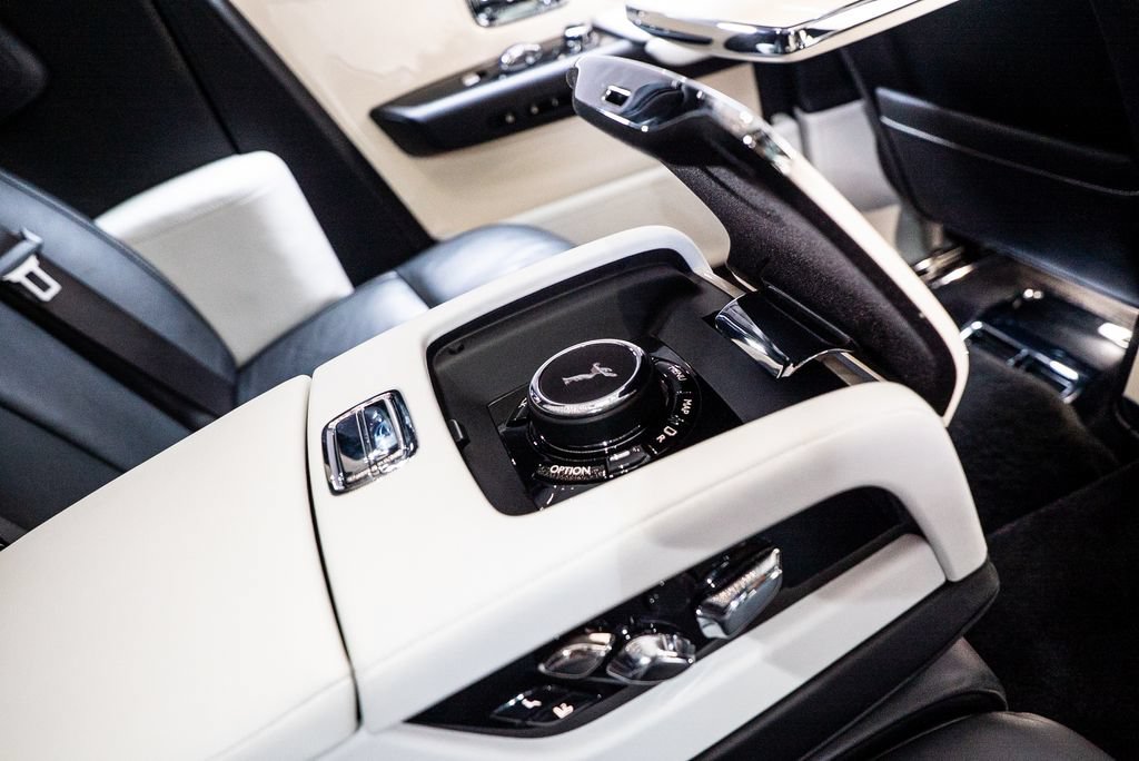 Used 2019 Rolls-Royce Phantom Sedan RWD image 56
