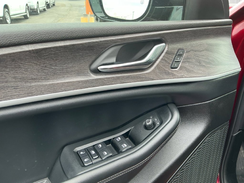 Used 2024 Jeep Grand Cherokee L Limited AWD/4WD image 16