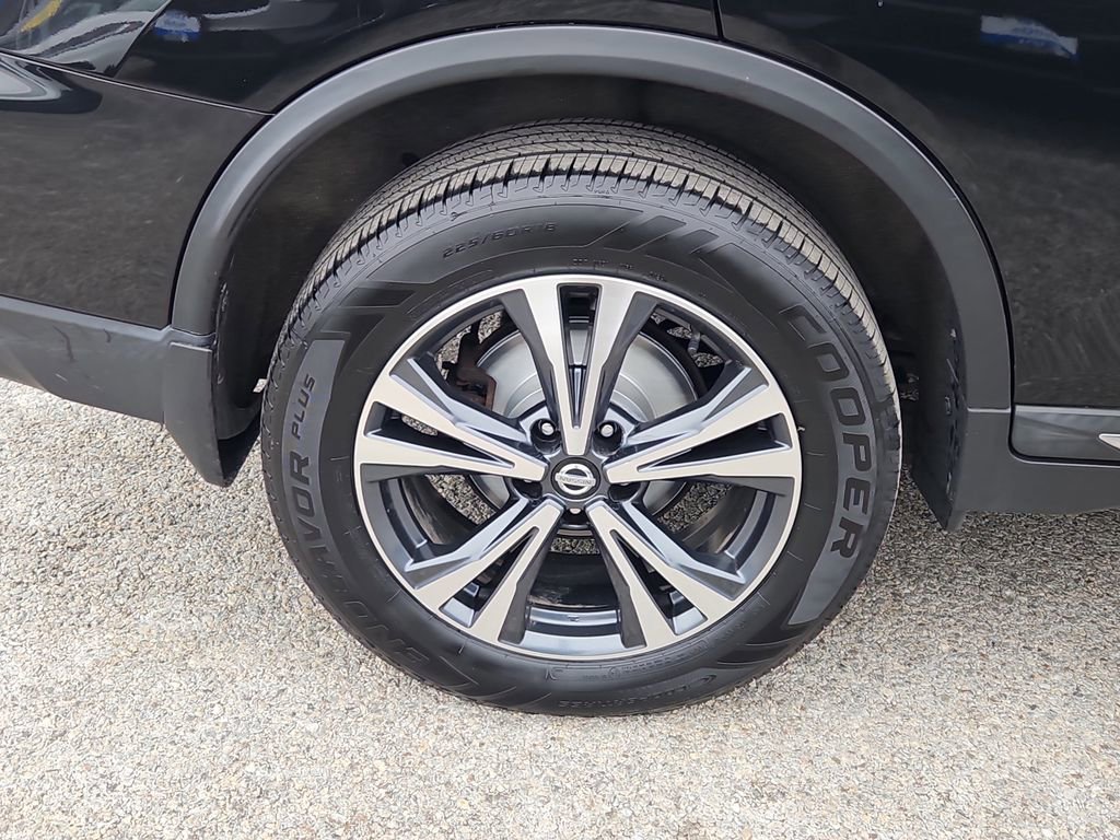 Used 2017 Nissan Rogue SL image 9