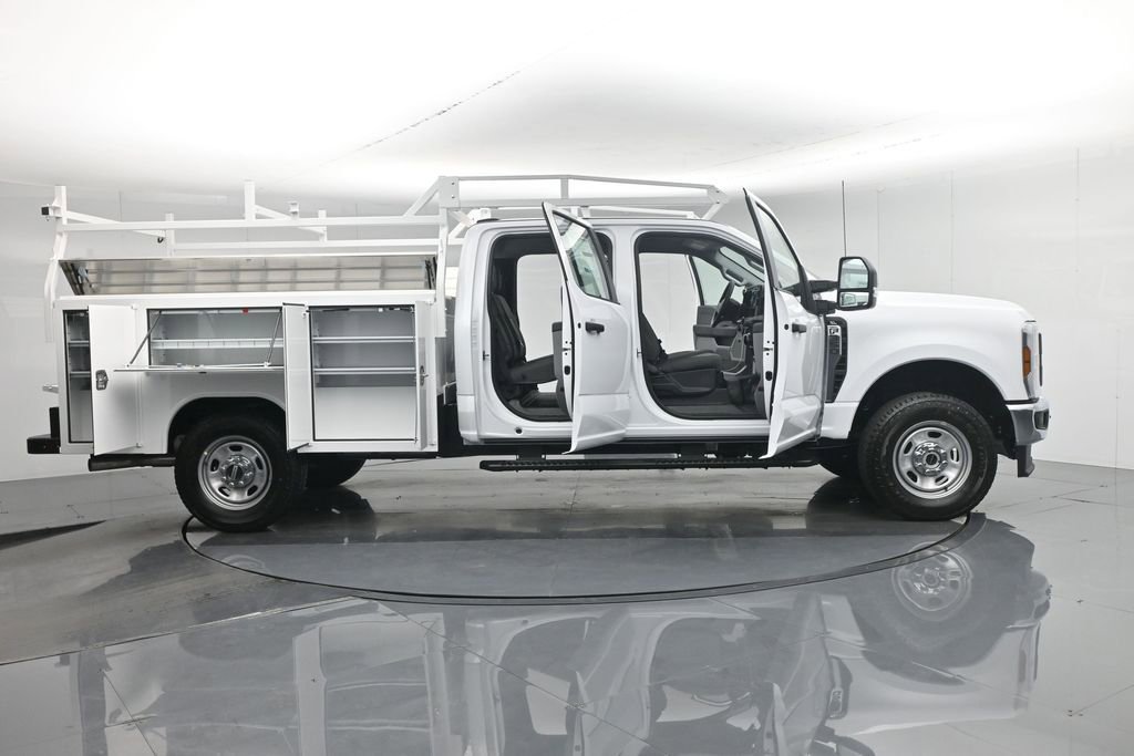 New 2026 Ford F350 XL w/ FX4 Off-Road Package AWD/4WD image 4