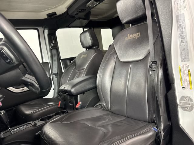 Used 2017 Jeep Wrangler Unlimited Sahara w/ Mopar Chrome Edition Group AWD/4WD image 15