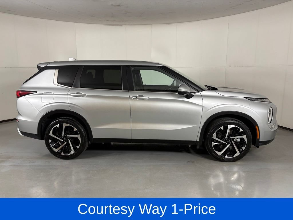 Used 2024 Mitsubishi Outlander SE FWD image 12