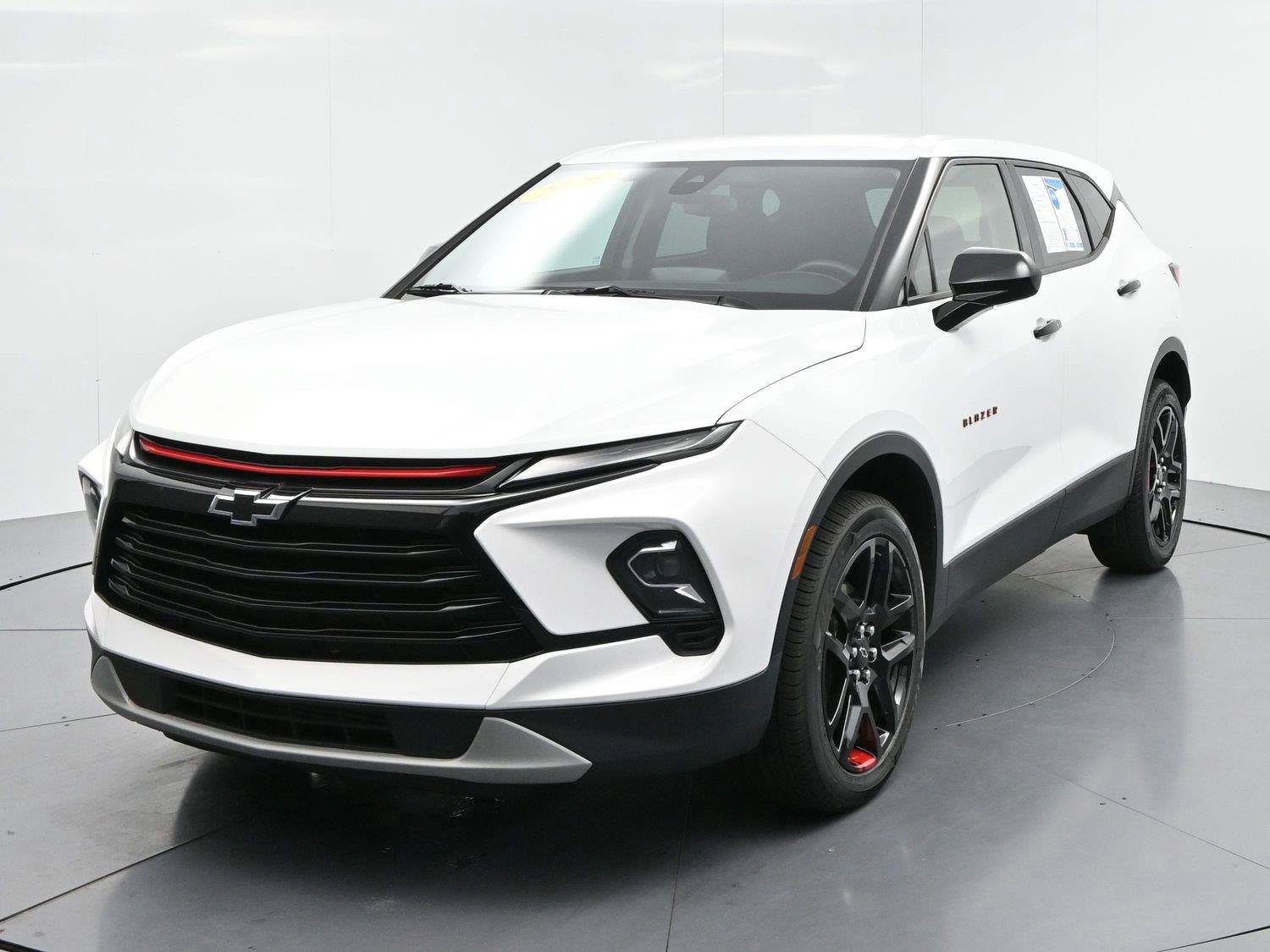 Used 2023 Chevrolet Blazer LT FWD image 3