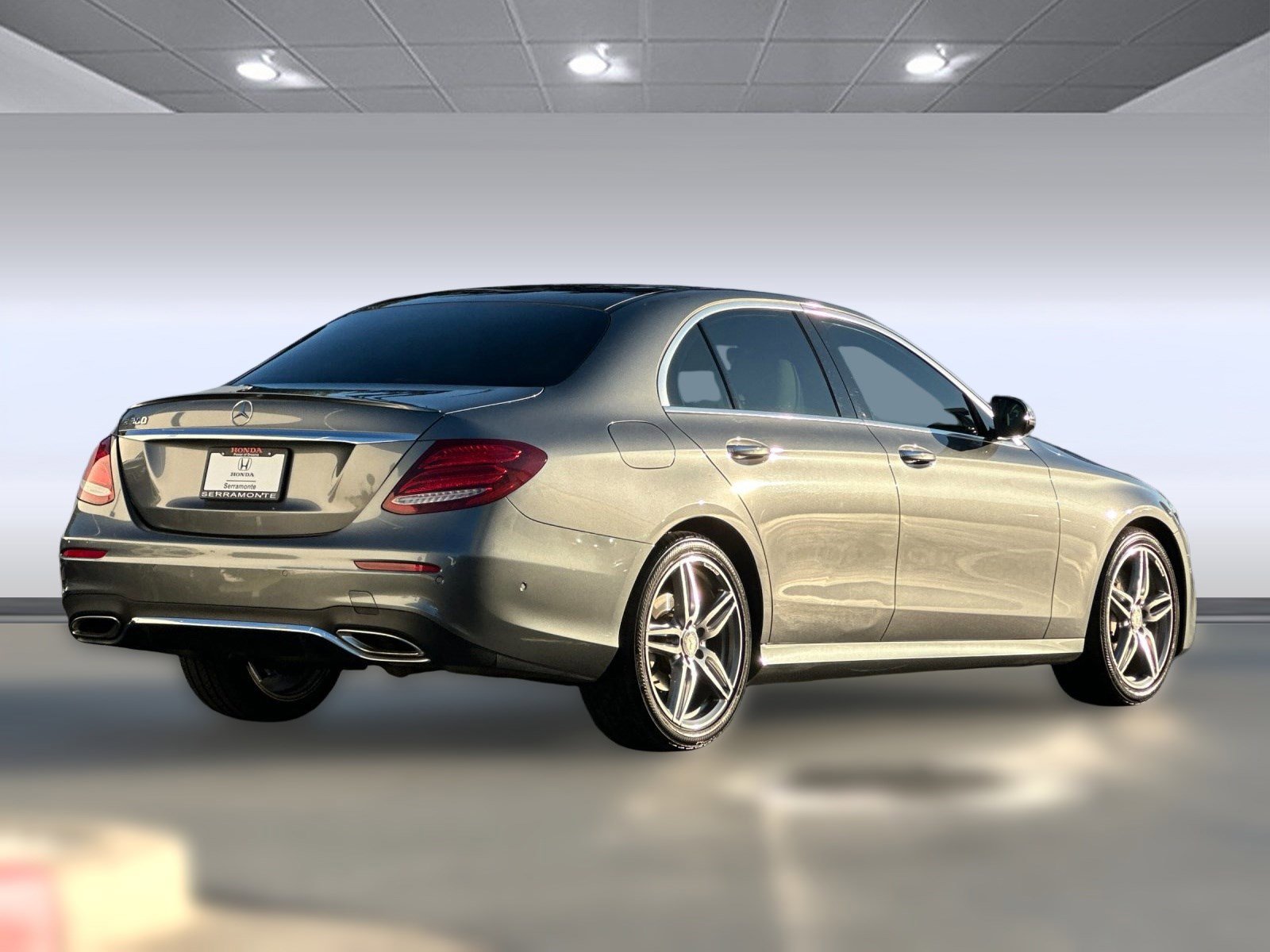 Used 2017 Mercedes-Benz E 300 4MATIC image 8