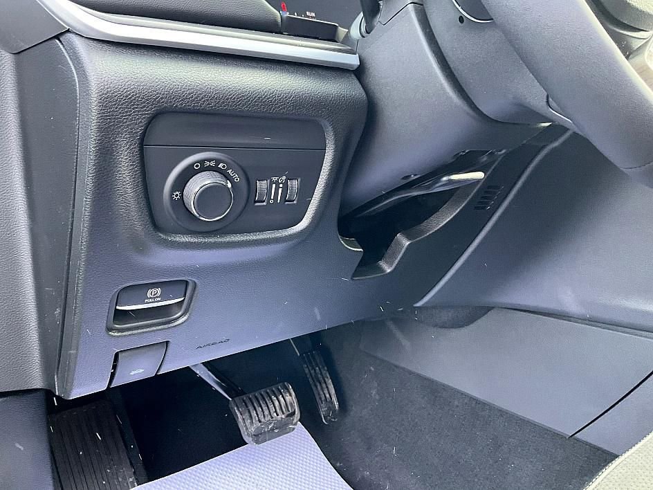 New 2026 Jeep Grand Cherokee Laredo image 17