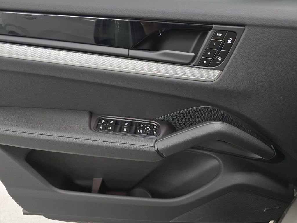 New 2026 Porsche Cayenne AWD/4WD image 22