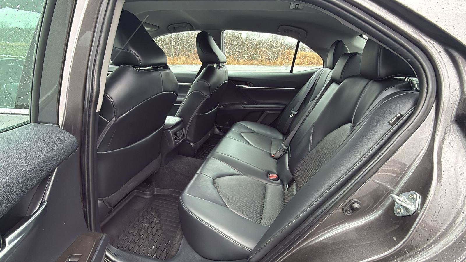 Used 2022 Toyota Camry XLE image 23