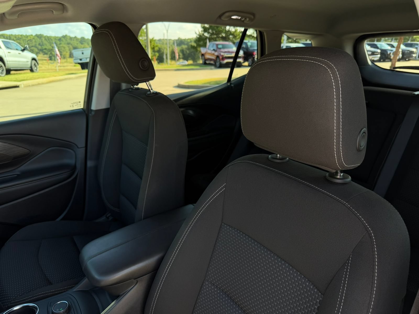Used 2024 GMC Terrain SLE FWD image 12