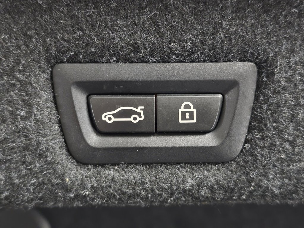 Used 2019 BMW 530i xDrive w/ Convenience Package image 9