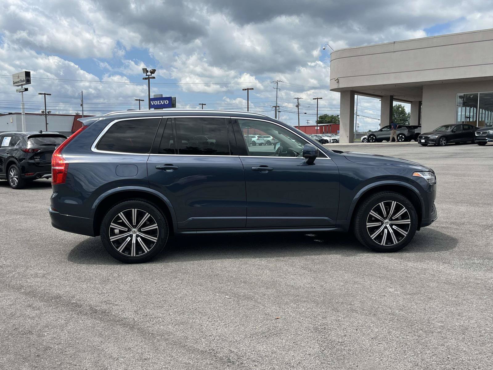 Certified 2023 Volvo XC90 B6 Core w/ Protection Package Premier AWD/4WD image 4