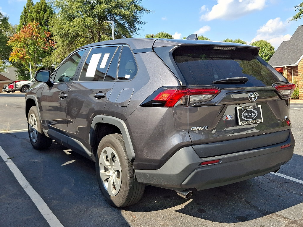Used 2022 Toyota RAV4 LE FWD image 6