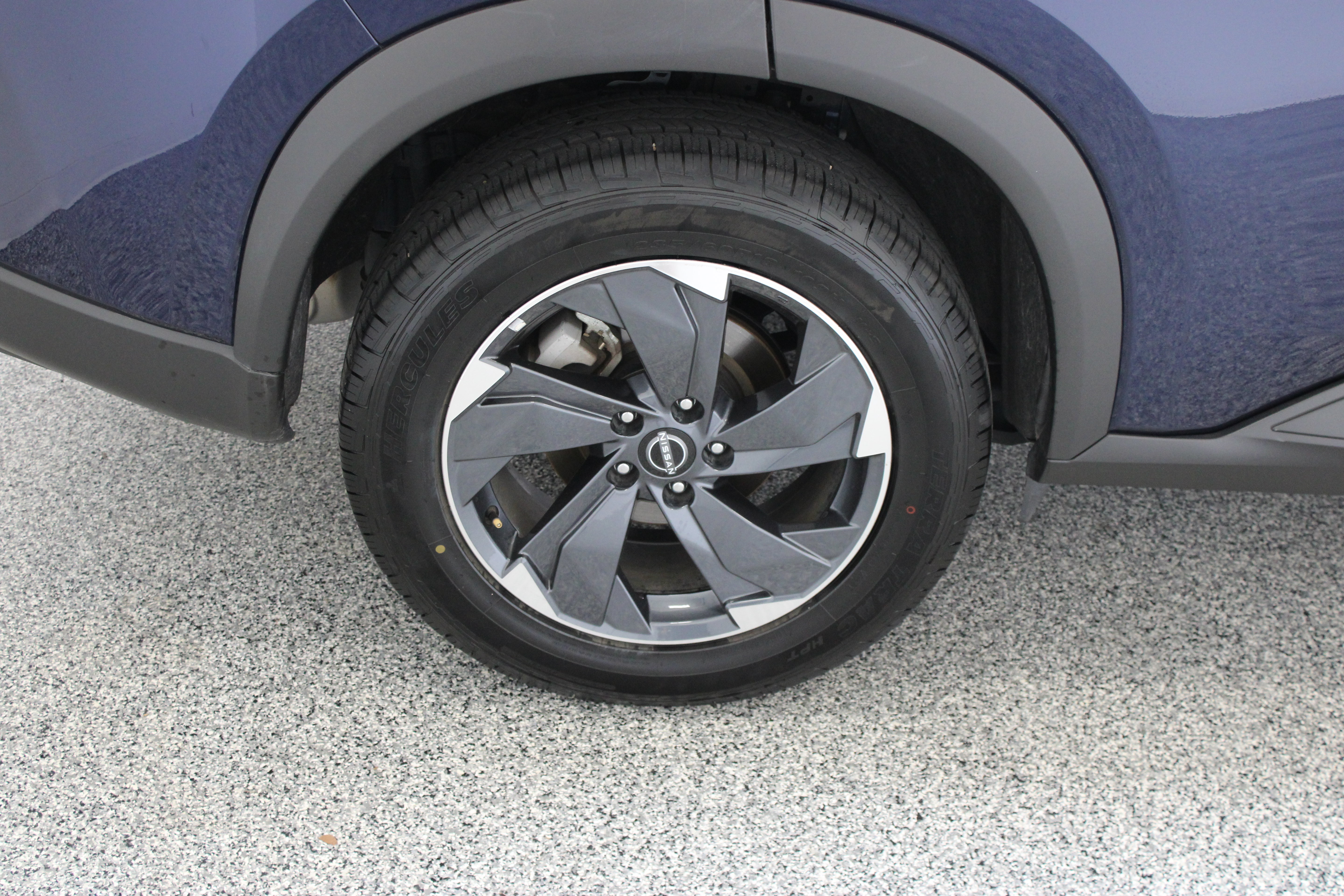 Used 2025 Nissan Rogue SV FWD image 6