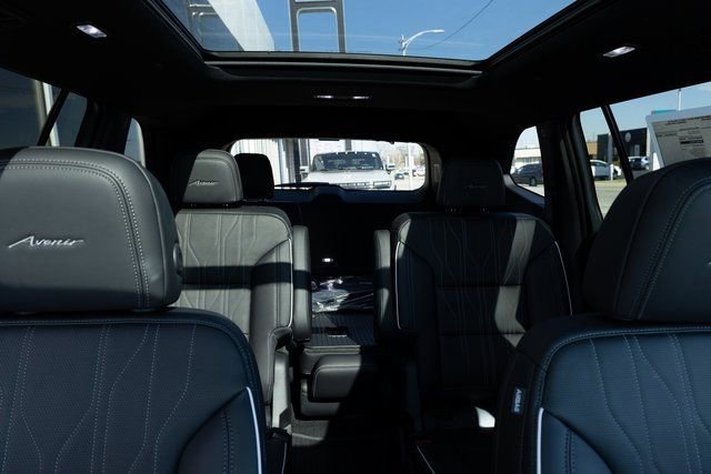New 2026 Buick Enclave Avenir w/ Super Cruise Package FWD image 21